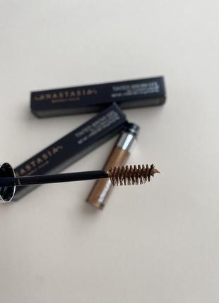 Відтінковий гель для брів anastasia beverly hills tinted brow gel. відтінок caramel3 фото