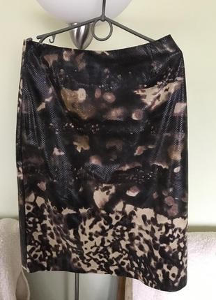 Юбка со змеиным принтом