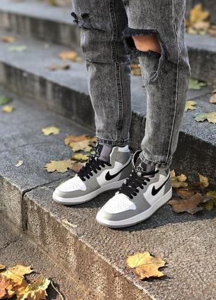 Серые джорданы кроссы серые с белым nike air jordan 1 high grey black white женские4 фото