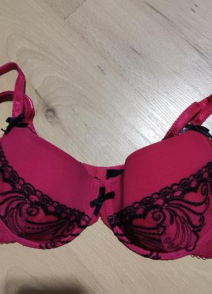 Красивый качественный бюстгалтер george 34с (75с)