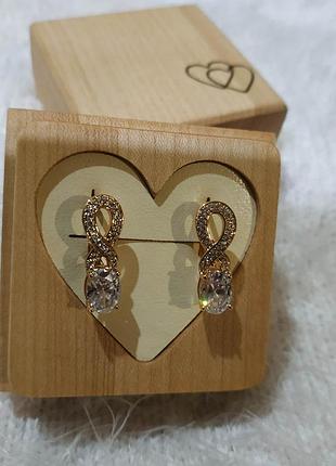 Серьги из ювелирной бижутерии xuping медзолото
не темнеет
не боится воды
не вызывает аллергии