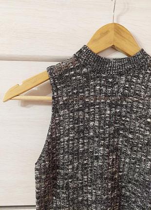 Актуальный трендовый кроп топ в рубчик топик divided h&m серая майка маечка с горловиной жилет