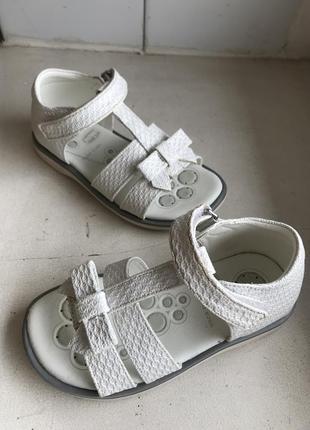 Босоножкиіжки chicco 24-25р.