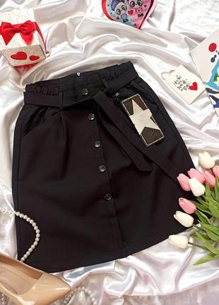 Черная юбка стрейч котон на резинке с пояском с декоративными пуговицами мини.2 фото