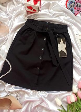 Черная юбка стрейч котон на резинке с пояском с декоративными пуговицами мини.3 фото