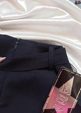 Темно синяя мини юбка стрейч котон с поясом10 фото