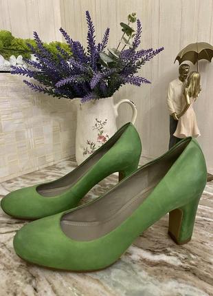Яркие зеленые кожаные туфли на устойчивом каблуке бренд ecco оригинал2 фото