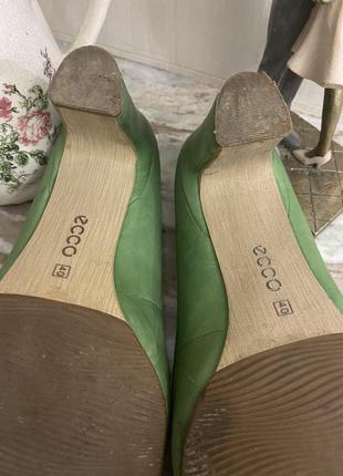 Яркие зеленые кожаные туфли на устойчивом каблуке бренд ecco оригинал10 фото