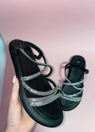 Женские сандали со стразами 2023