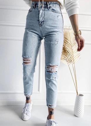 Идеальные женские джинсы мом рваные на коленях5 фото