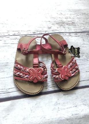 Босоніжки шкіряні andre