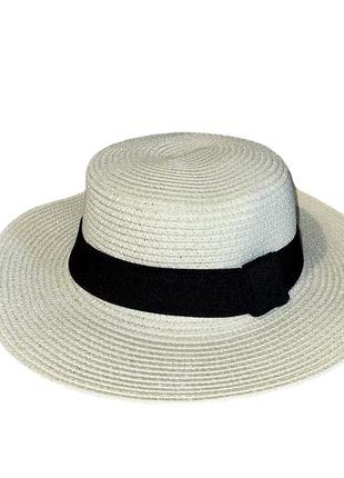 Шляпа женская солнцезащитная соломенная белого цвета с черной лентой (54-58)6 фото