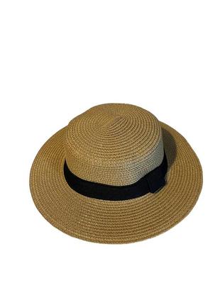 Шляпа женская солнцезащитная соломенная бежевого цвета с черной лентой (54-58)