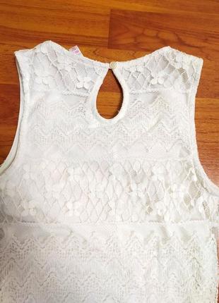 Белое кружевное платье мини облегающее приталенное цветочное с вышивкой5 фото