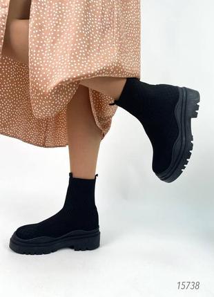 Текстильні черевики:матеріал: текстиль
всередині: текстиль
підошва:3 - 5см
висота від п'яти: 15,5см
розмірний ряд з 36 по 40р.10 фото