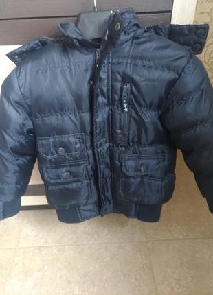 Куртка осіння на 5 років .