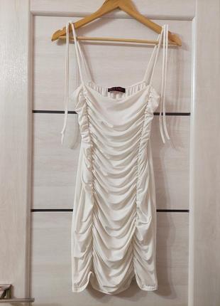 Актуальное трендовое белое платье с присборками edge street мини платечко в стиле missguided2 фото