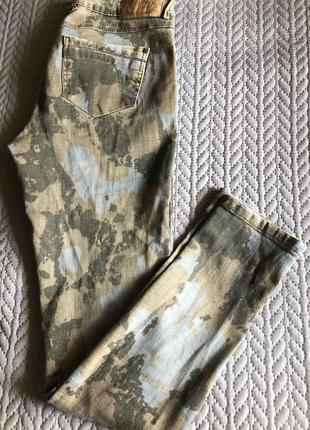 Комуфляжные джинси/джеггінси bershka denim, р. 26-28 {s-m}.