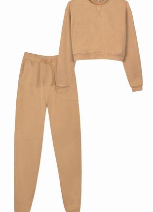 Костюм з кроп свитшотом камел