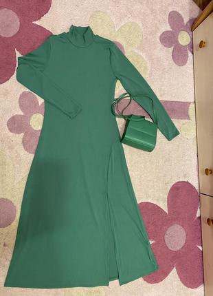 Зелена сукня з сумкою