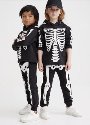 Детский теплый костюм h&m с принтом скелета