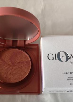 Huda beauty glowish cheeky vegan blush powder рум'яна у відтінку sassy saffron, 2,5 гр.7 фото