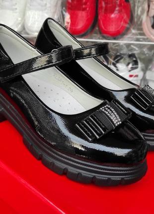 Черные  лаковые туфли на платформе для девочки