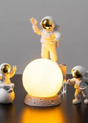 Набор космонавтов с ночником1 фото
