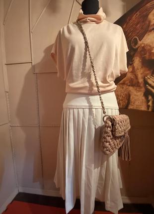 Біла спідниця