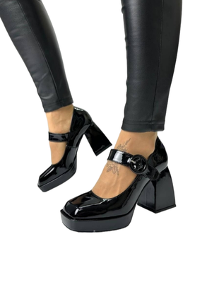 Туфлі лакові,квадратний носик ,на широкому підборі