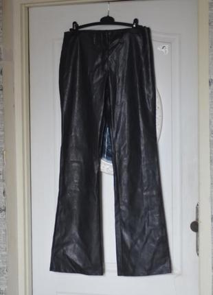 Стильные брюки/джинсы из искусственной кожи