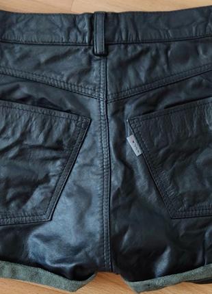 Срочно кожаные черные шорты enjoy с подворотами2 фото