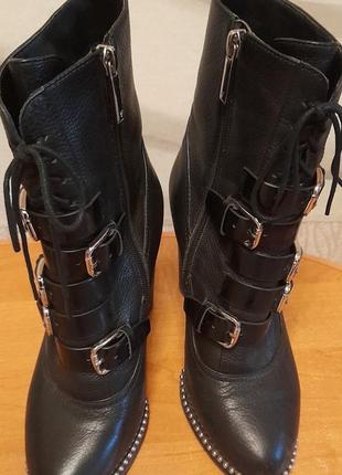 Очень красивые,деми ботиночки из натуральной кожи отvitto rossi