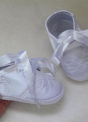 Нарядные пинетки на крестины/ на новорожденного/ праздничные