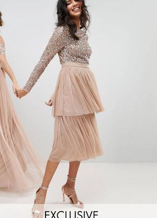 Эксклюзивное платье миди с длинными рукавами, пайетками и ярусной юбкой из тюля maya выпускное