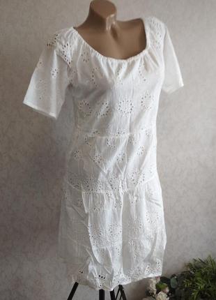 Летнее белое платье с перфорацией2 фото