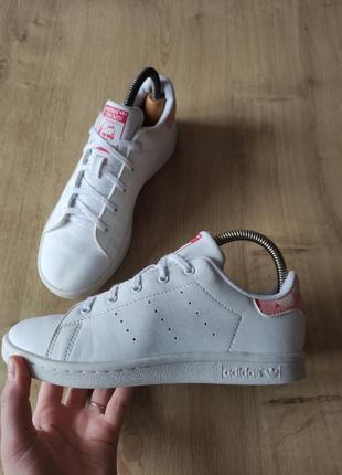 Женские стильные кеды adidas stan smith,р.35 оригинал . модель 2020 года.  длина по стельке 25,5 см. идеальное состояние, никаких нюансов2 фото