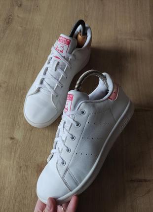 Женские стильные кеды adidas stan smith,р.35 оригинал . модель 2020 года.  длина по стельке 25,5 см. идеальное состояние, никаких нюансов