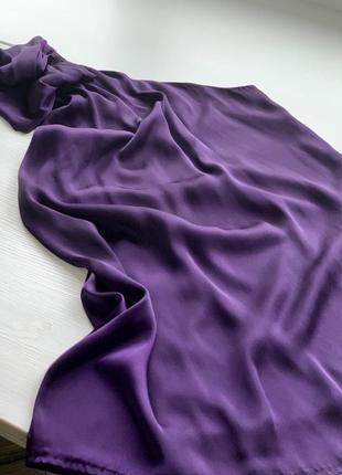 Ефектна сукня на одне плече