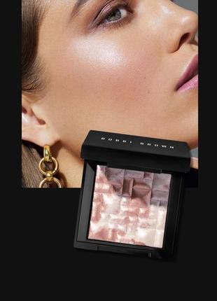 Мини хайлайтер bobbi brown highlighting powder в оттенке pink glow.3 фото