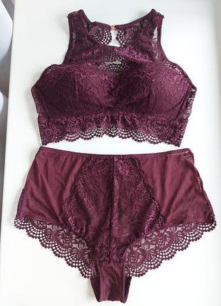 Кружевной комплект белья в шикарном цвете