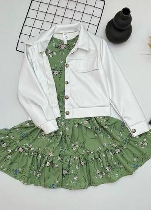 Стильний комплект бомбер білого кольору з еко шкіри та легка сукня зеленого кольору тканина софт