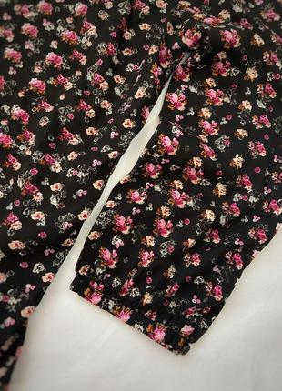 Черная нарядная блуза в мелкие цветы6 фото