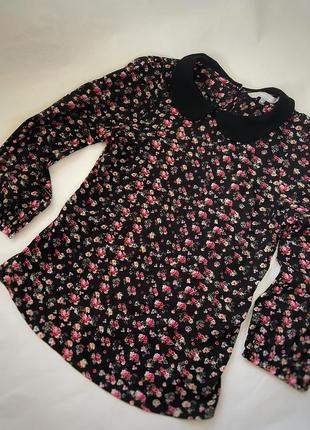 Черная нарядная блуза в мелкие цветы7 фото