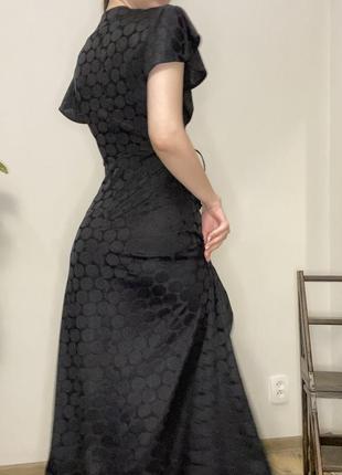Длинное черное платье с разрезами7 фото