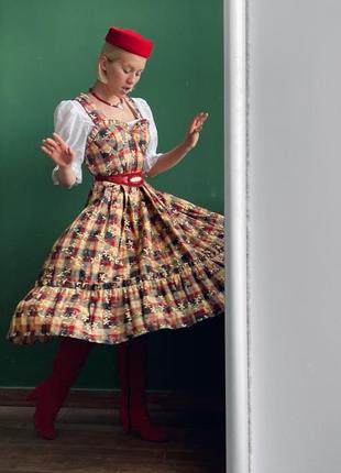Австрийская винтажное платье в клетку сарафан с вышитыми цветами2 фото
