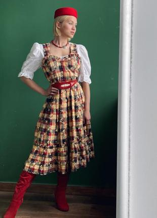 Австрийская винтажное платье в клетку сарафан с вышитыми цветами4 фото