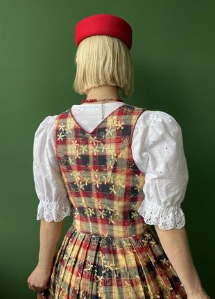 Австрийская винтажное платье в клетку сарафан с вышитыми цветами8 фото