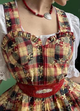 Австрийская винтажное платье в клетку сарафан с вышитыми цветами3 фото