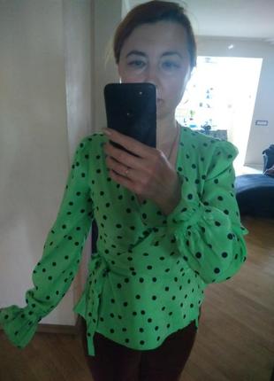Блузка зелена в горошок